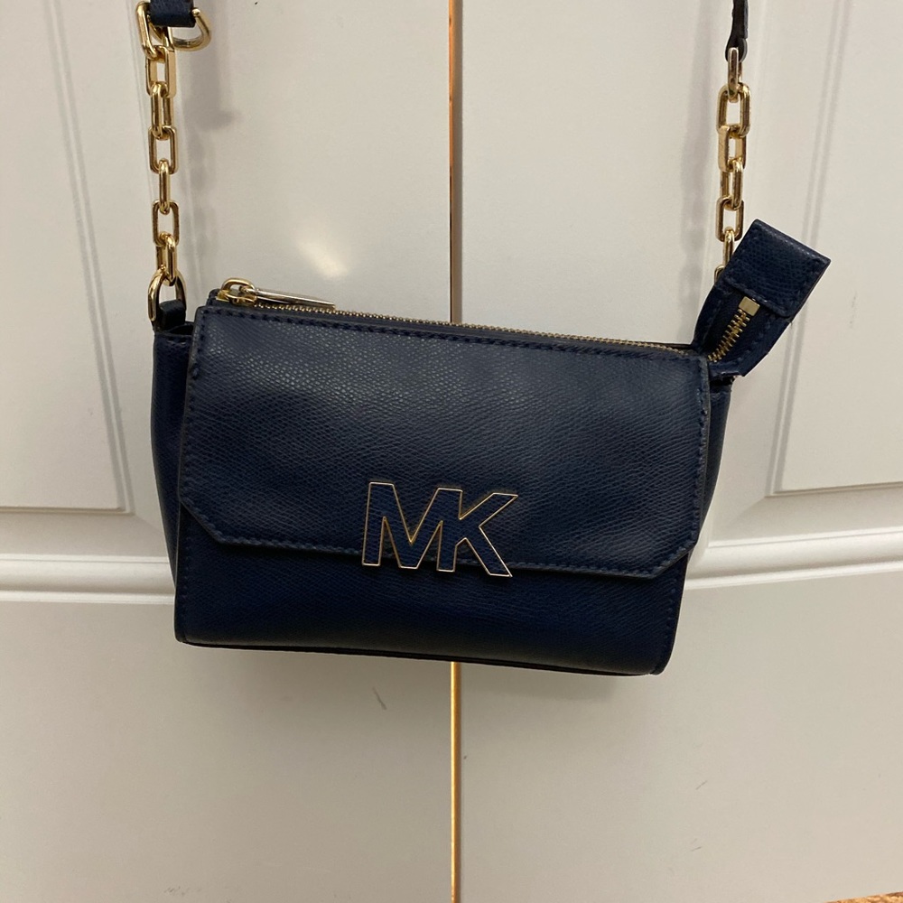 Michael Kors crossbody. In great condition!